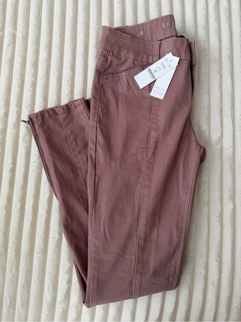 NWT. White House Black Market Slim Ankle Pants in Dusty Rose. Size 0